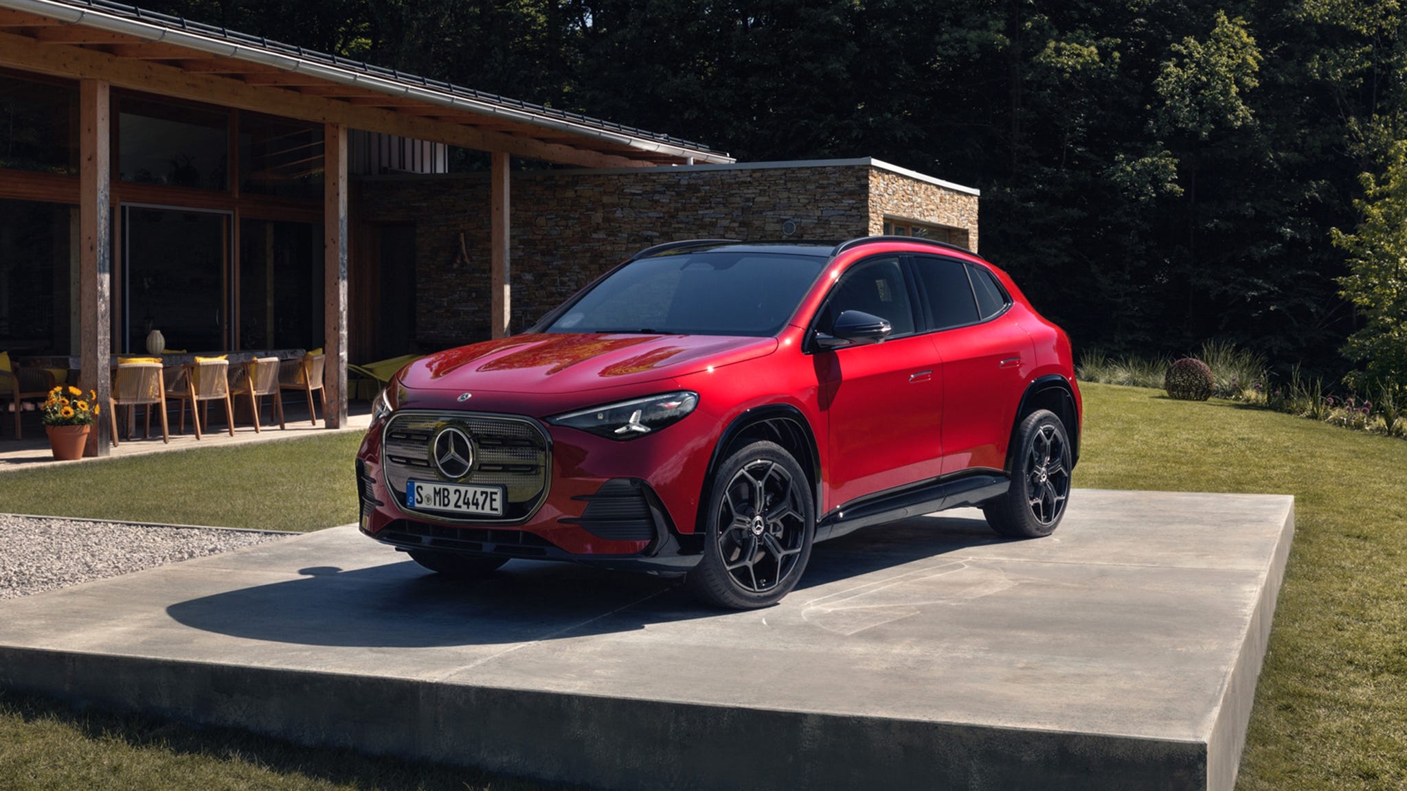 The All-New Mercedes-Benz GLA Is Bigger, Smarter, and Electrified - MotorTrend